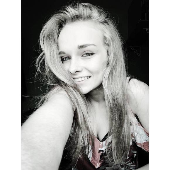 Meet the Posher Other - Meet your Posher, Cassie